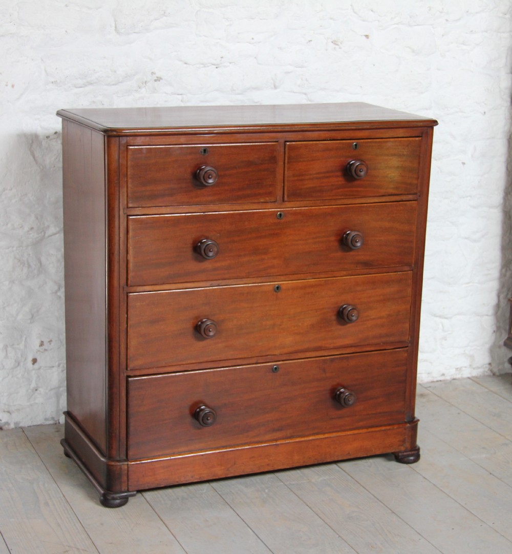 Mahogany Victorian chest of drawers