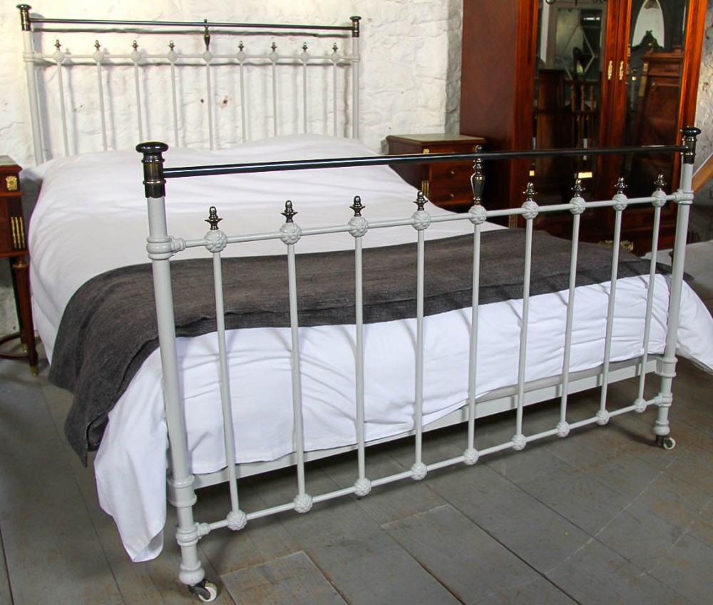 Gorgeous individual kingsize brass and iron bedstead