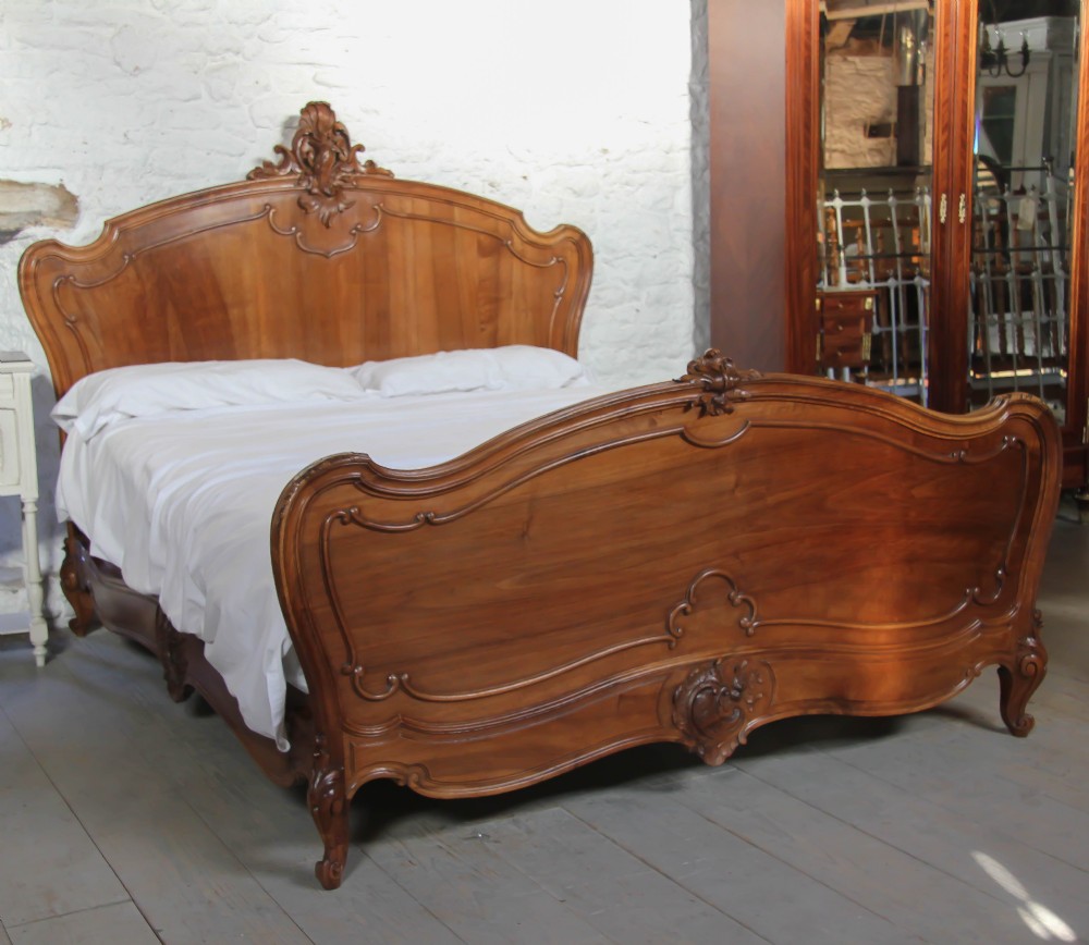 Solid walnut big size Rococco style