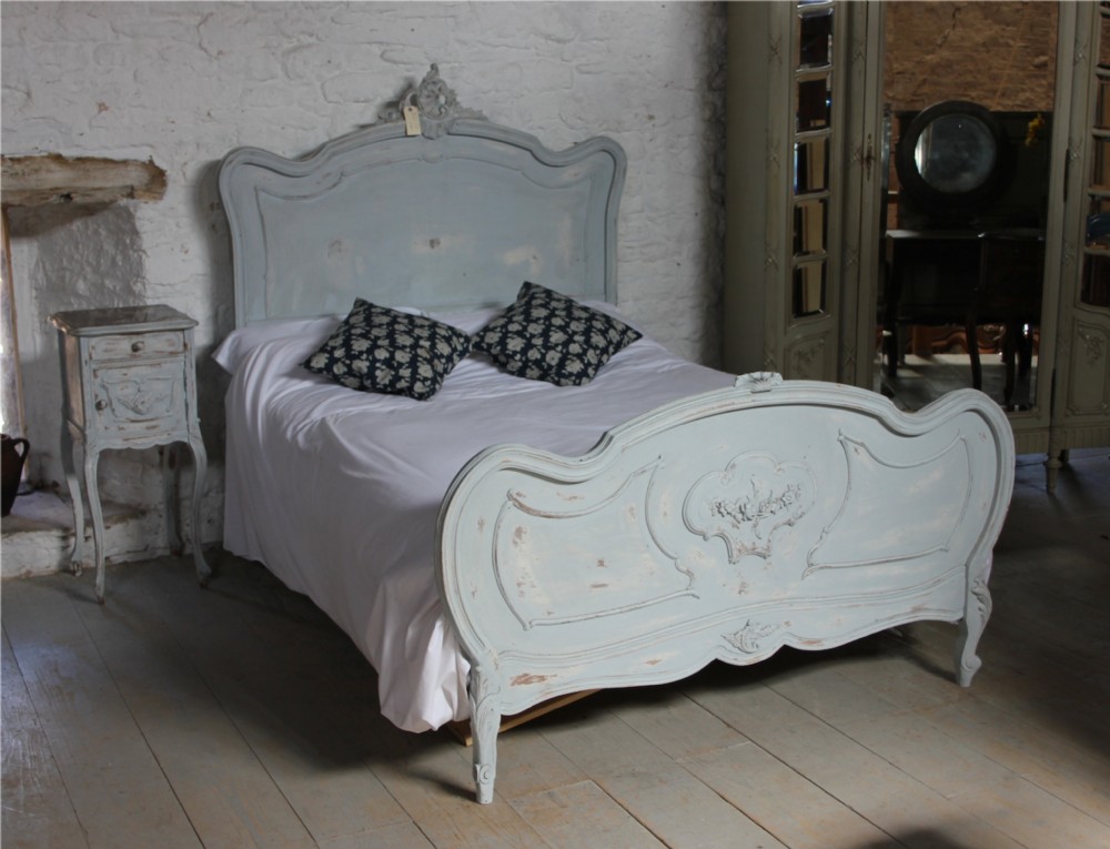 Pretty shabby chic Louis XV painted bed and bedside