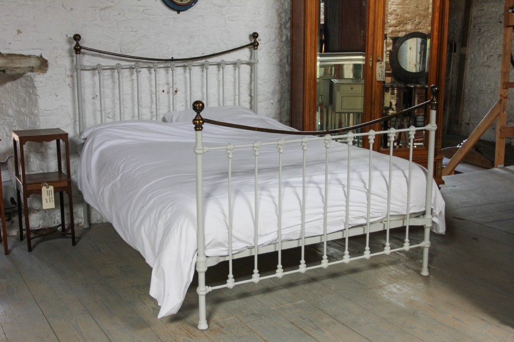 Classic brass and iron Victorian kingsize dip rail 