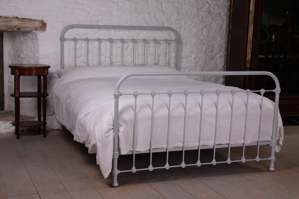French simple all iron kingsize bed
