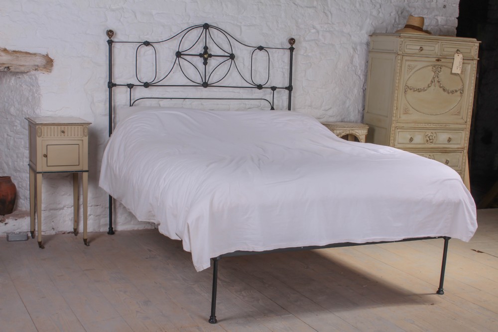 Early iron king size no-end bed