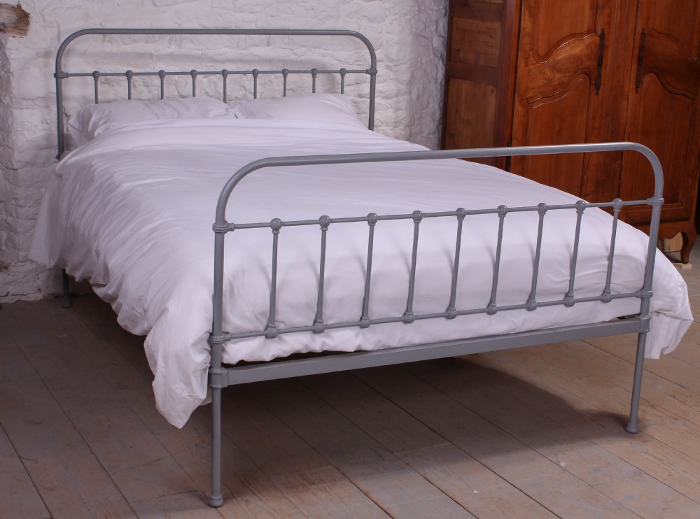 Simple all iron kingsize in grey