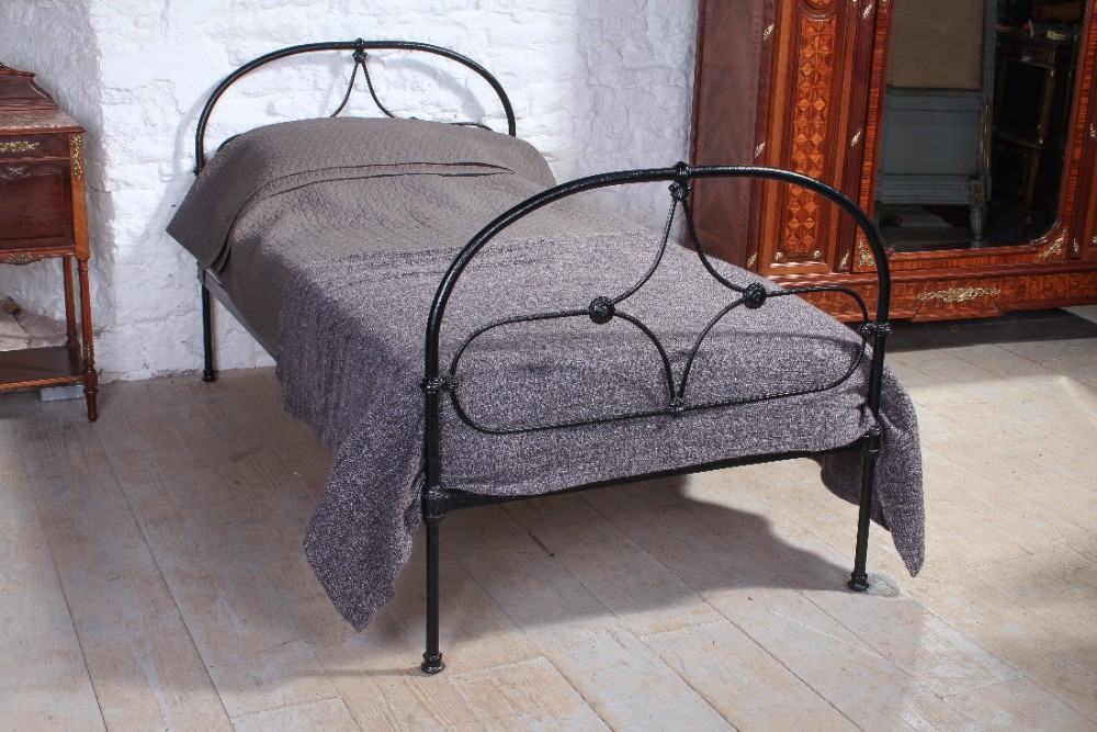 Super single black iron bed