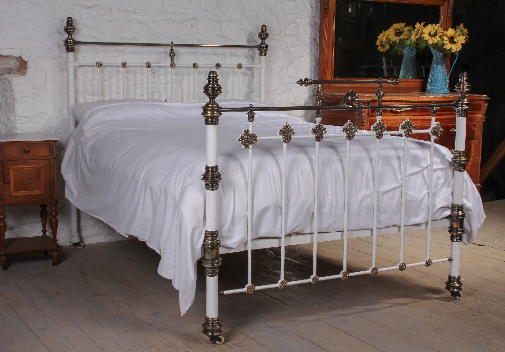 Exceptional quality king size 5Ft Victorian brass and iron bed 