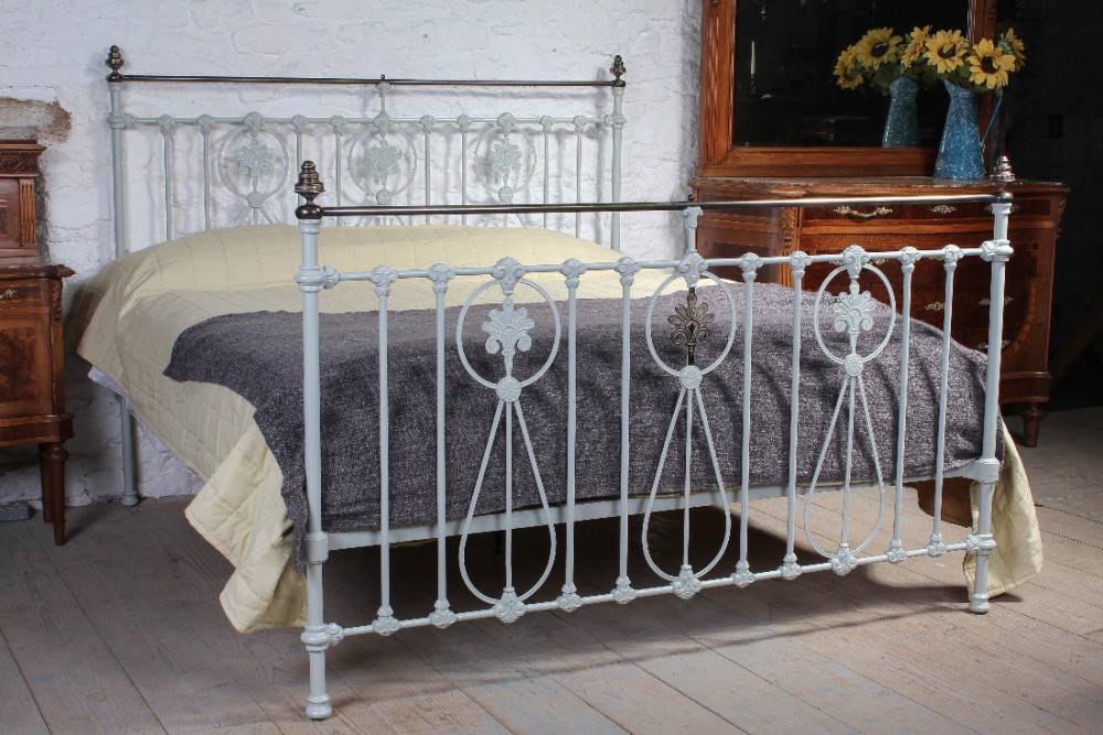 Fabulous super king size 6Ft brass and iron bed