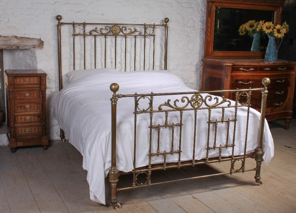 Lovely original naturally aged Victorian king size 5Ft all brass bed