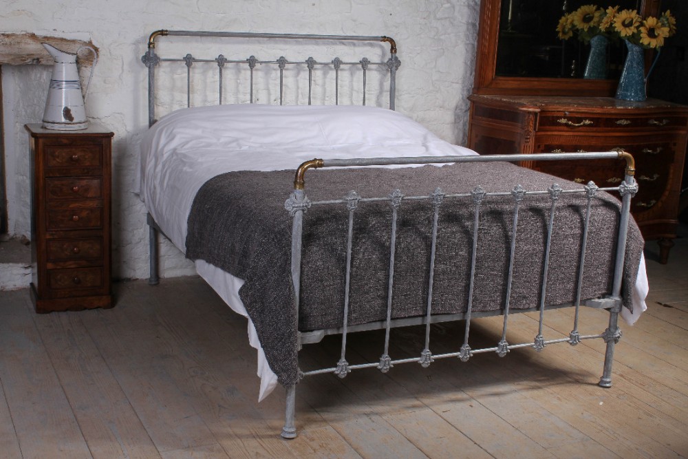 Simple iron shabby chic 5Ft king size bed