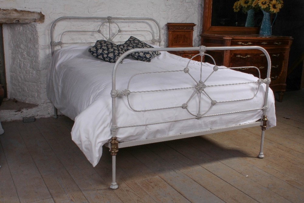 5Ft kingsize Irish iron bed with brass knees