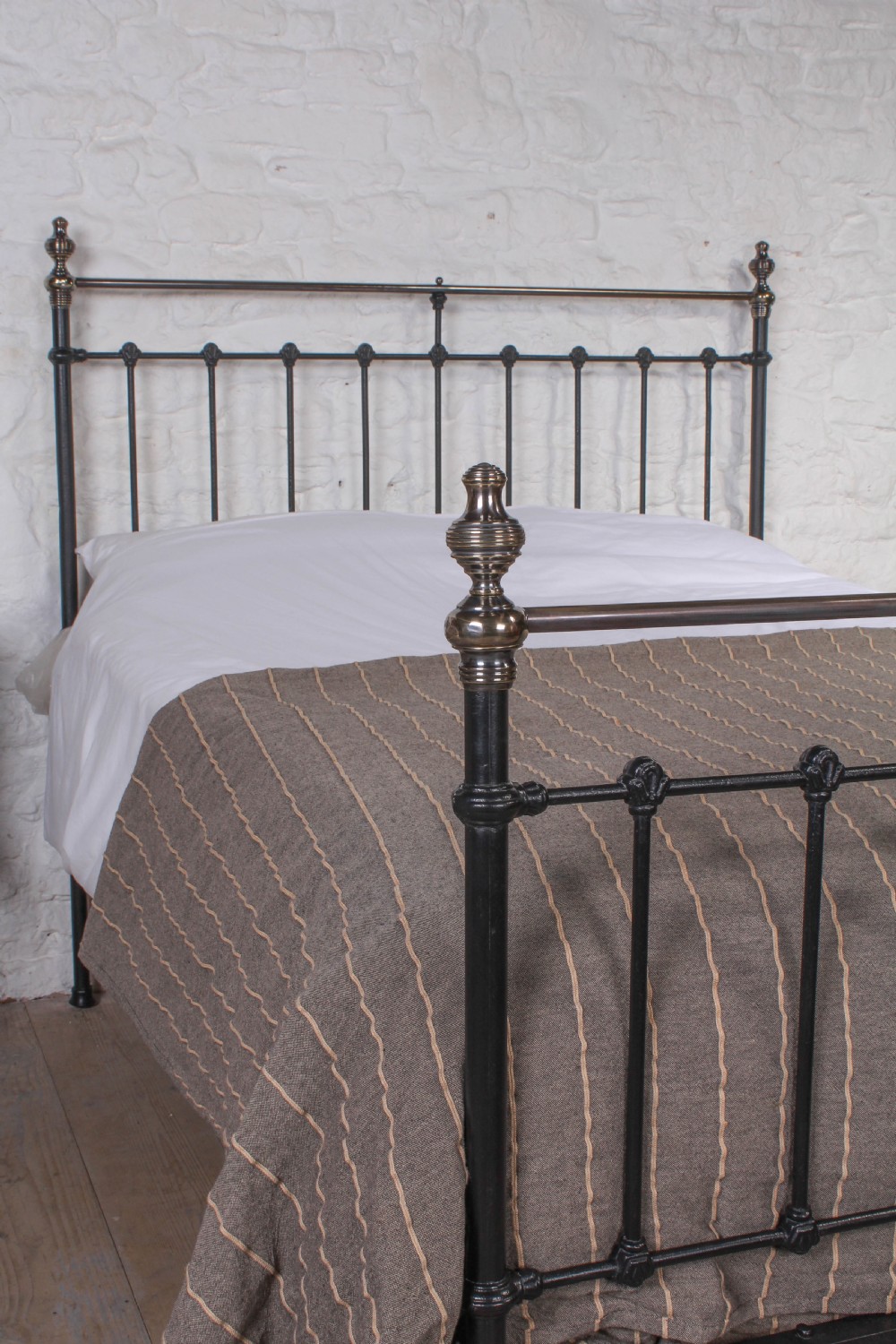 Classic Victorian black and brass king size bed View II