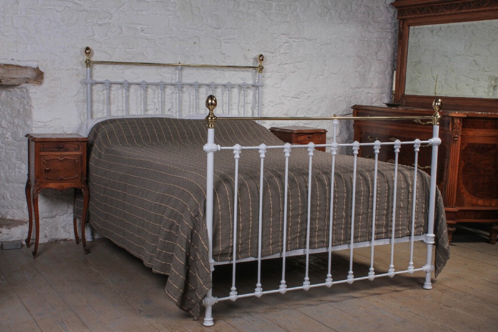 Lovely classic Victorian 5Ft king size brass and iron