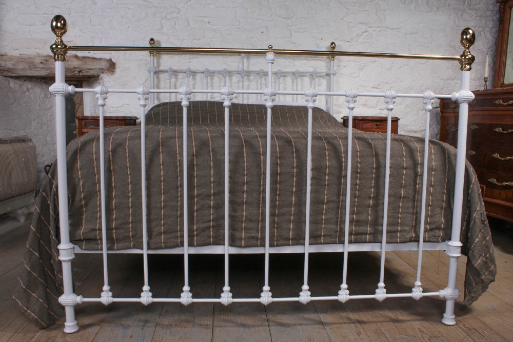 Lovely classic Victorian 5Ft king size brass and iron View VI