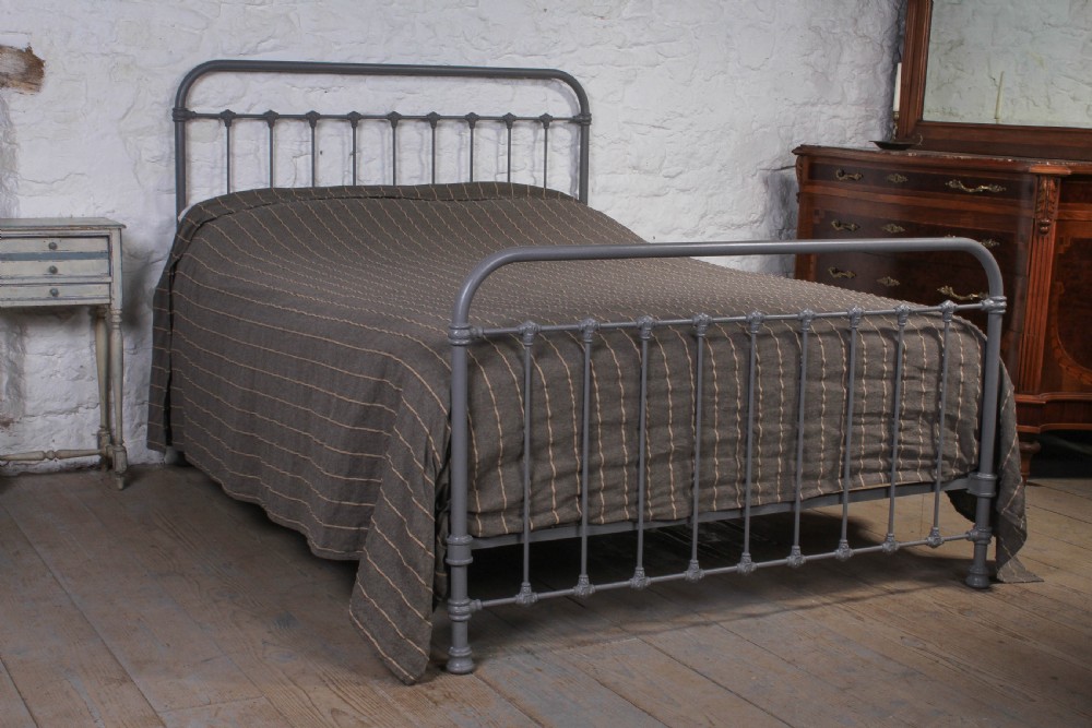 Very Attractive Simple French All Iron Bedstead with Fleurs de Lys detail decorative castings
