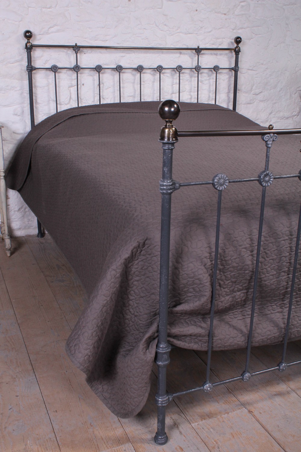 Lovely individual classic Victorian iron and brass 5Ft king size bed  View X