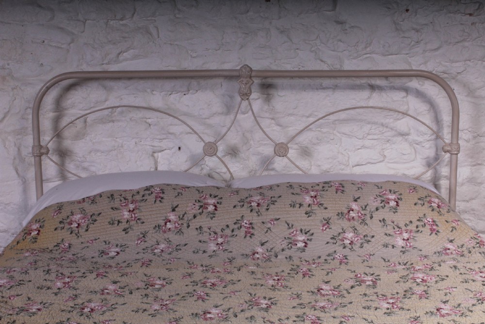 Very attractive 5Ft king size all iron bed View VIII