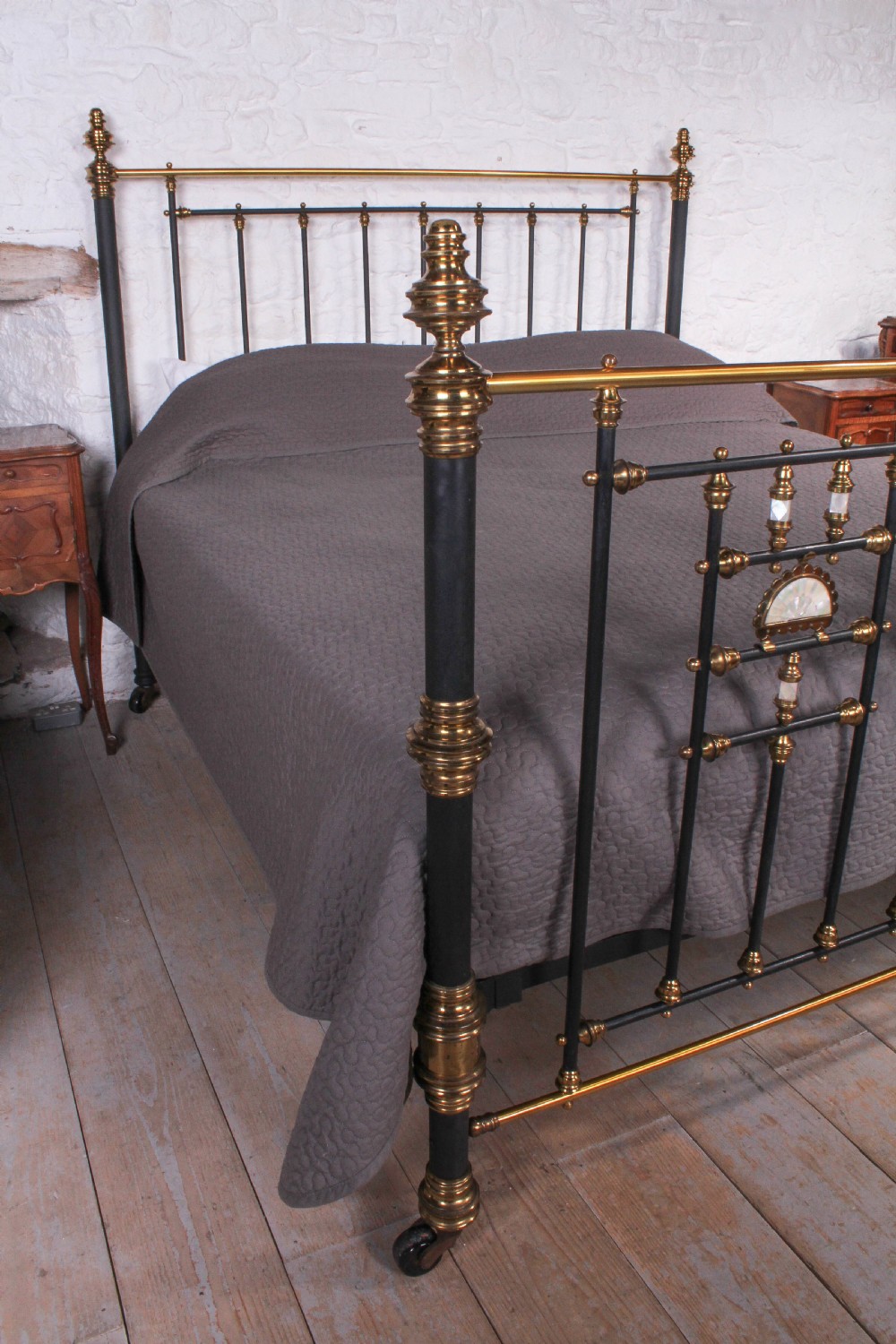 Fabulous super king size 6Ft very rare  Victorian Aesthetic style bed View IX