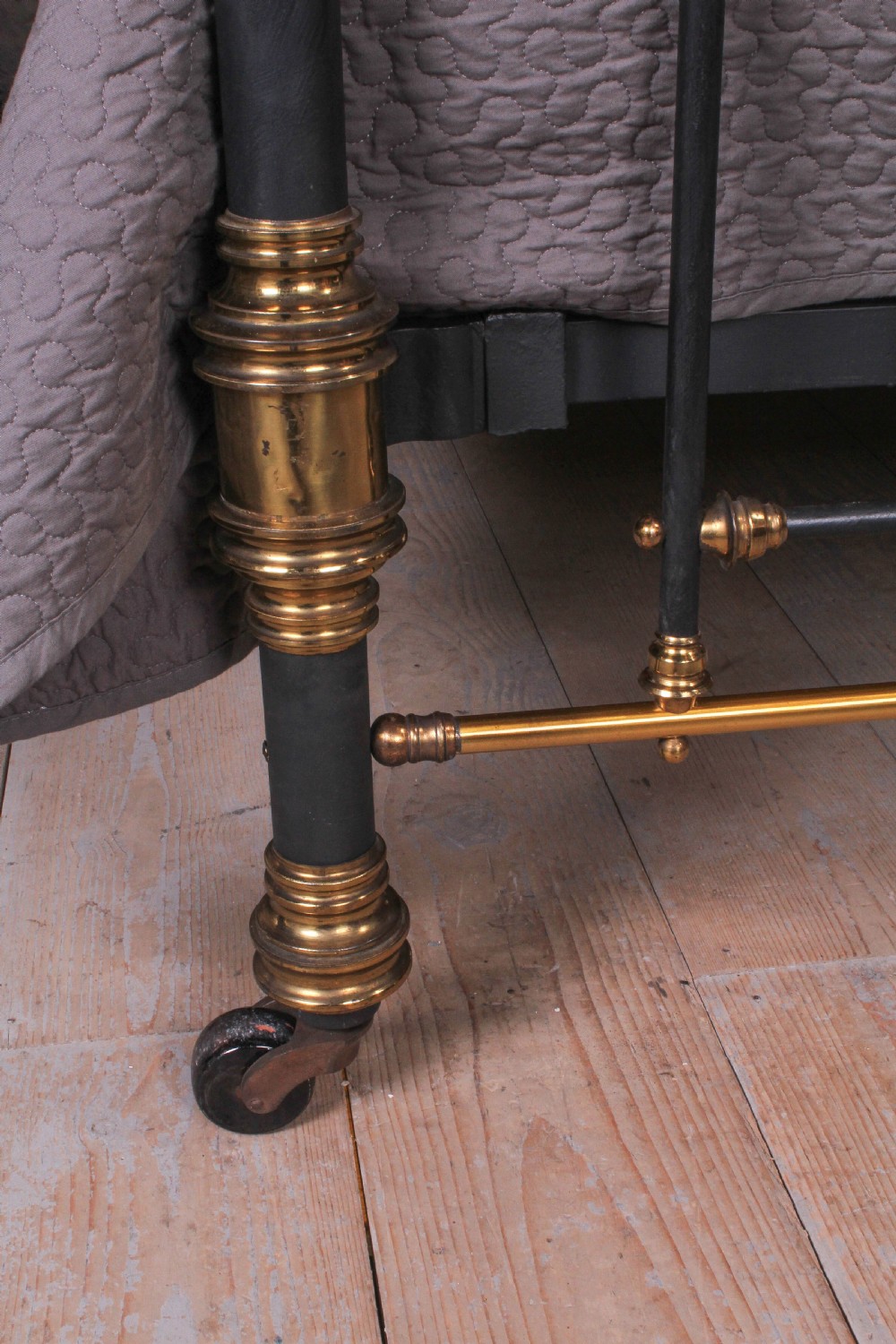 Fabulous super king size 6Ft very rare  Victorian Aesthetic style bed View X