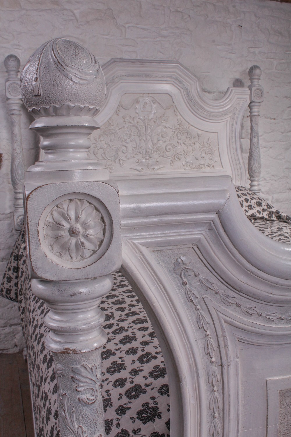 Magnificent mid 19th Century painted king size Italian bed View V