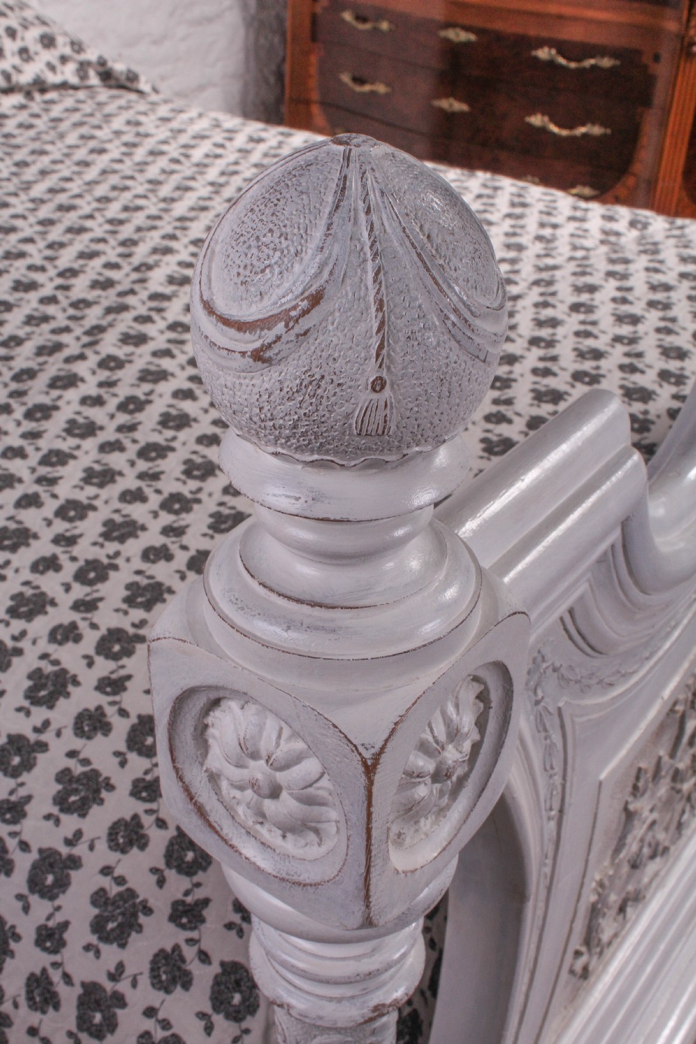 Magnificent mid 19th Century painted king size Italian bed View VI
