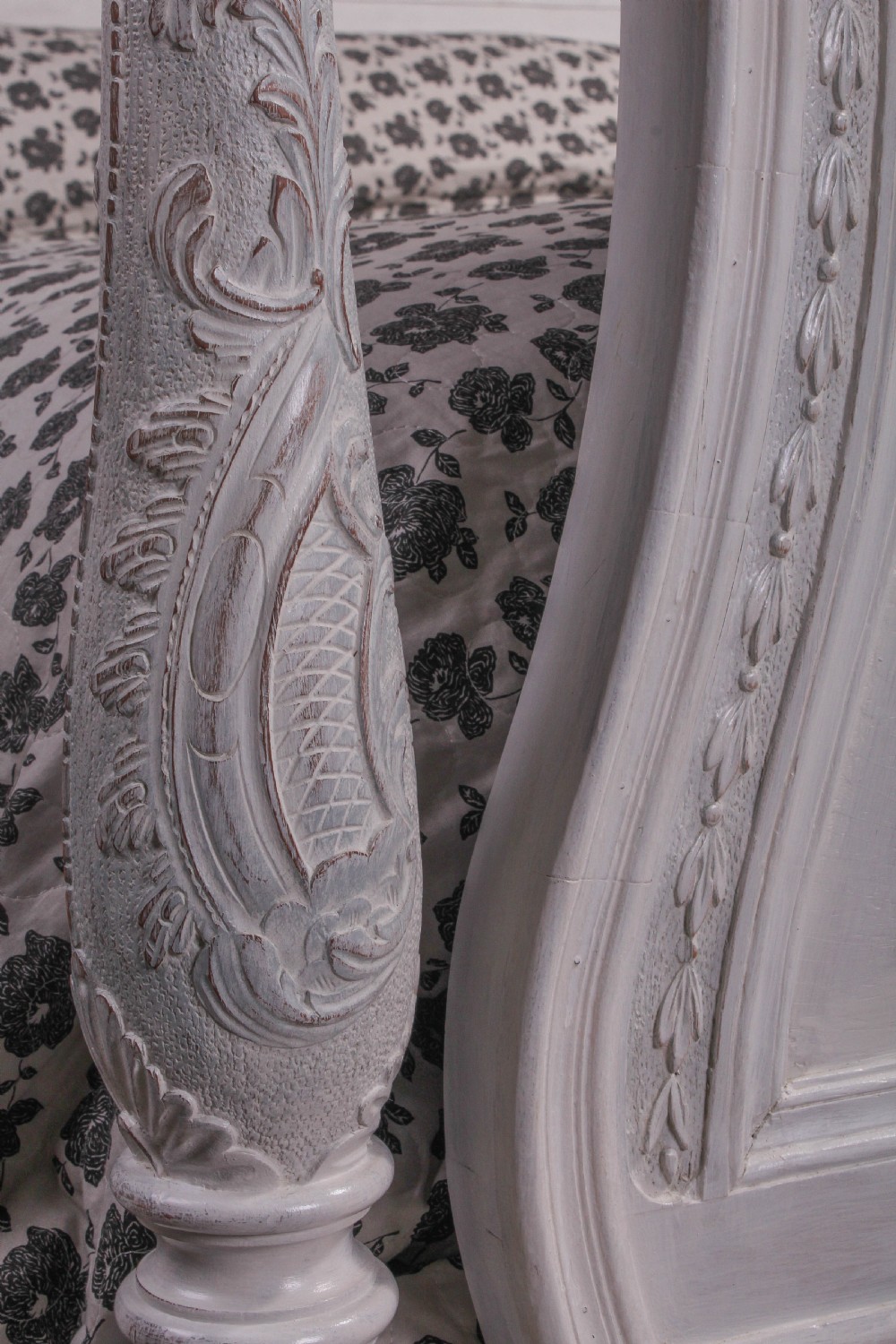 Magnificent mid 19th Century painted king size Italian bed View VII