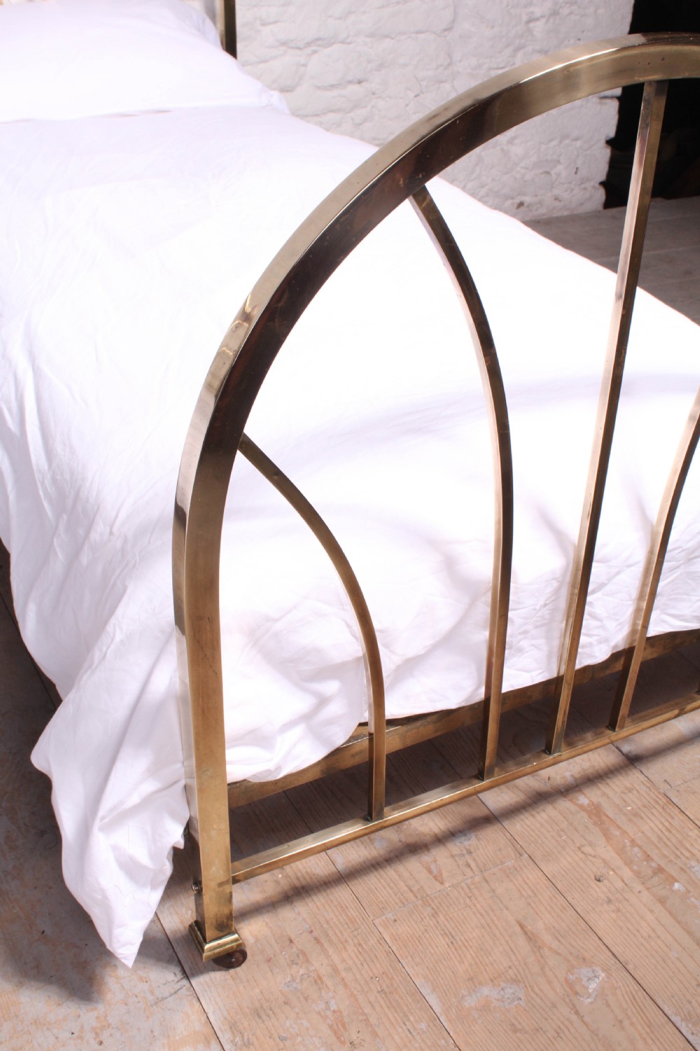 Striking pair of Art deco single beds View IV