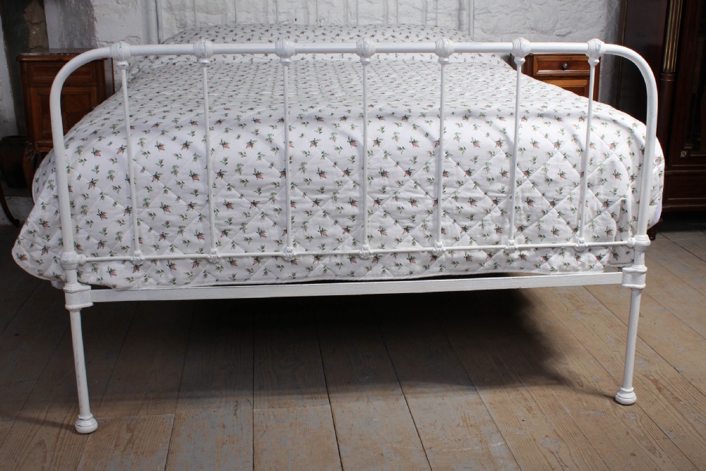 Simple all iron king size bed View II