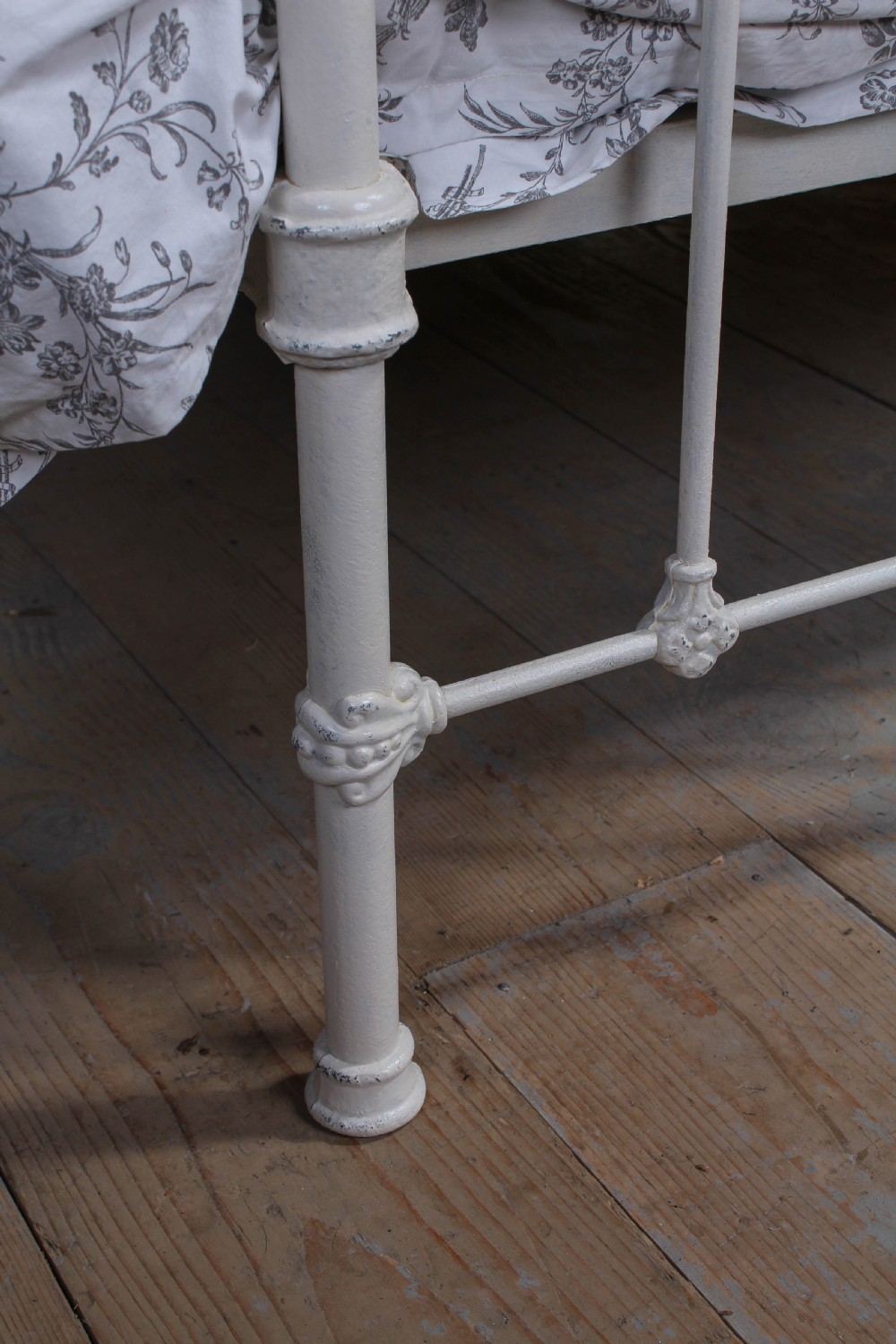 Classic Victorian aged white and brass kings size bed View VI