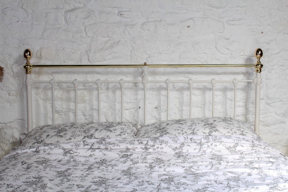 Classic Victorian aged white and brass kings size bed View VII