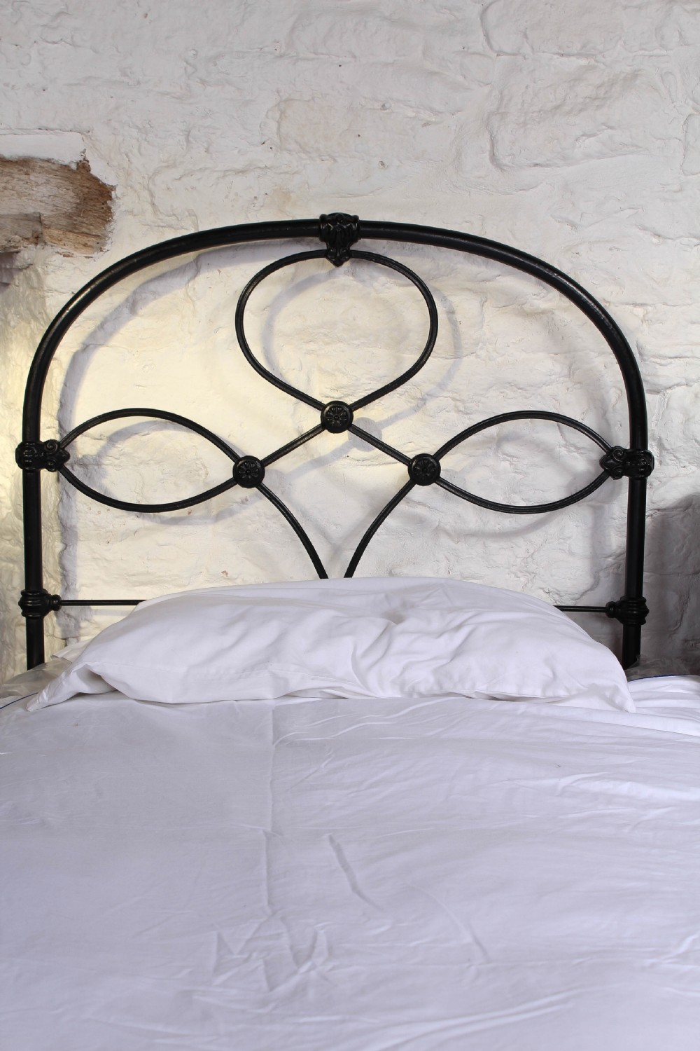 Attractive pair of black all iron no end single beds View III