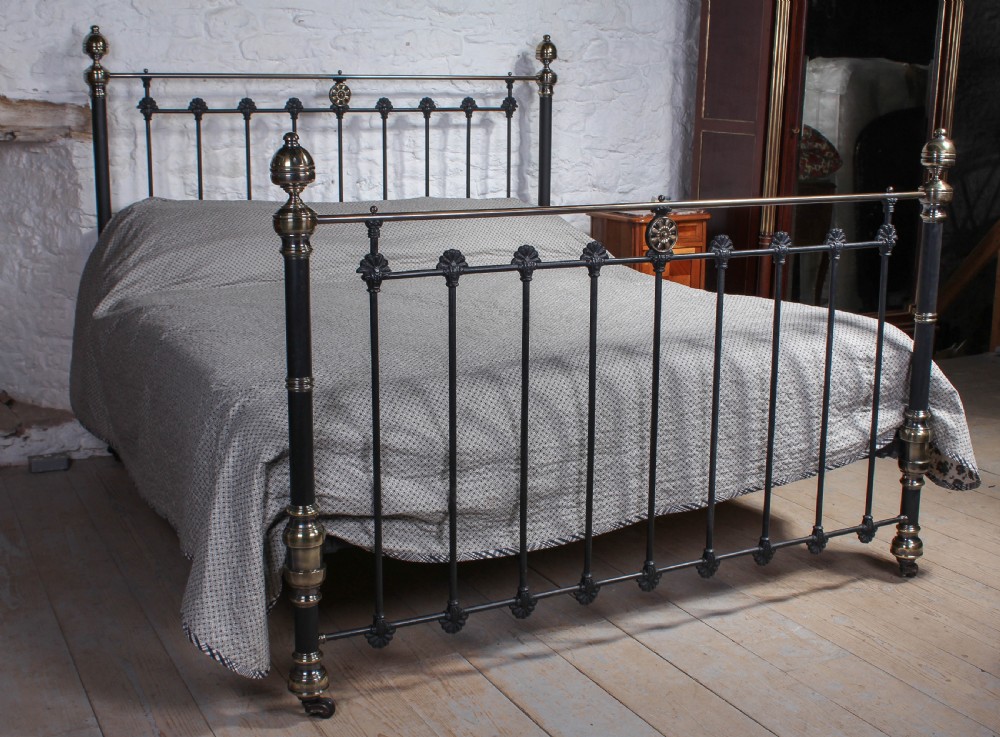 Handsome super king size 6Ft classic Victorian bed