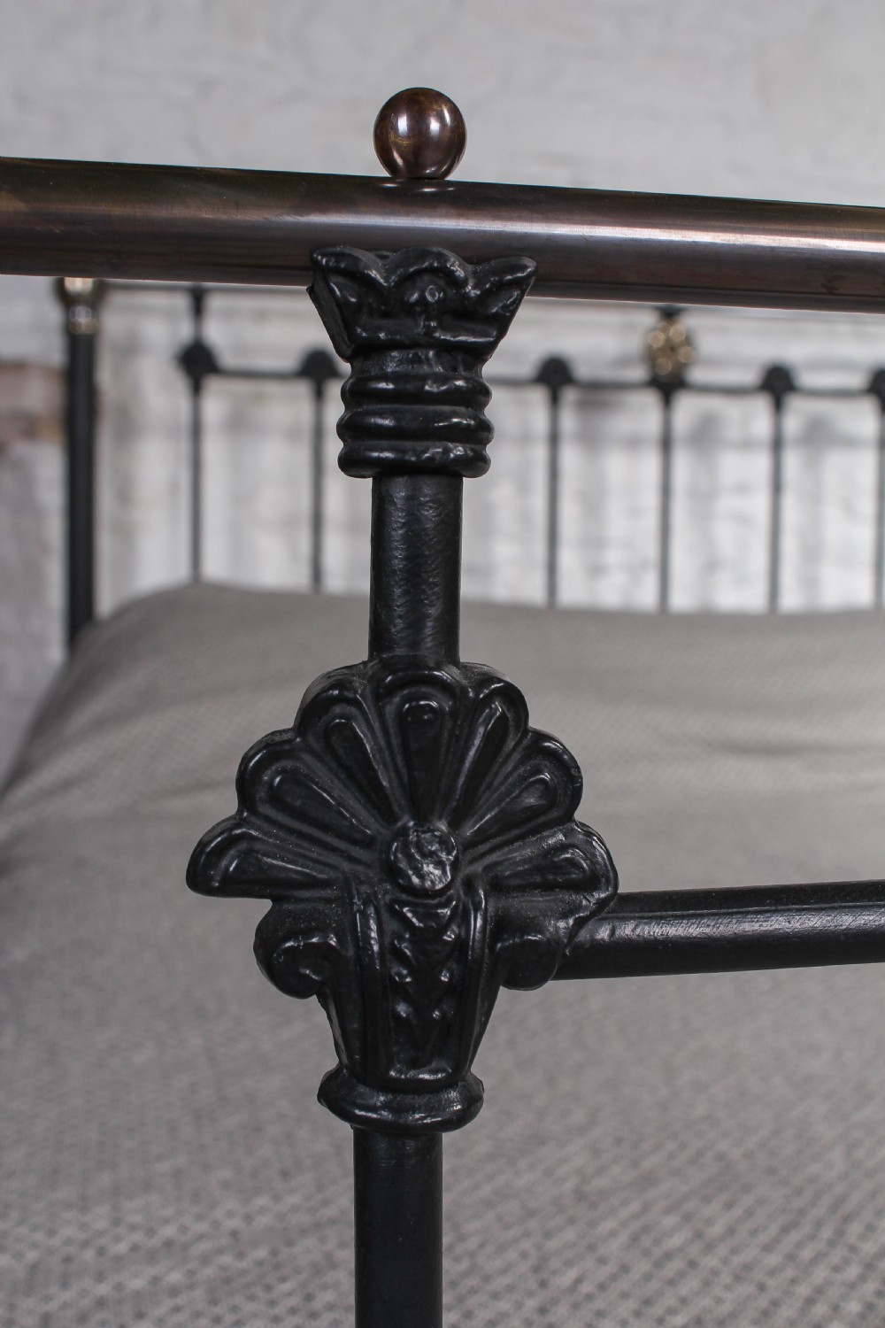 Handsome super king size 6Ft classic Victorian bed View IV