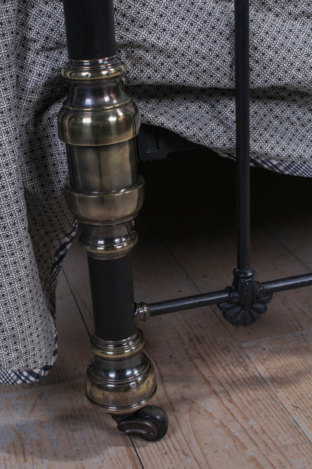 Handsome super king size 6Ft classic Victorian bed View V