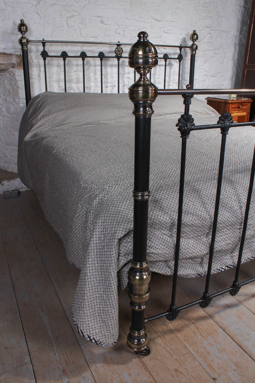 Handsome super king size 6Ft classic Victorian bed View VIII