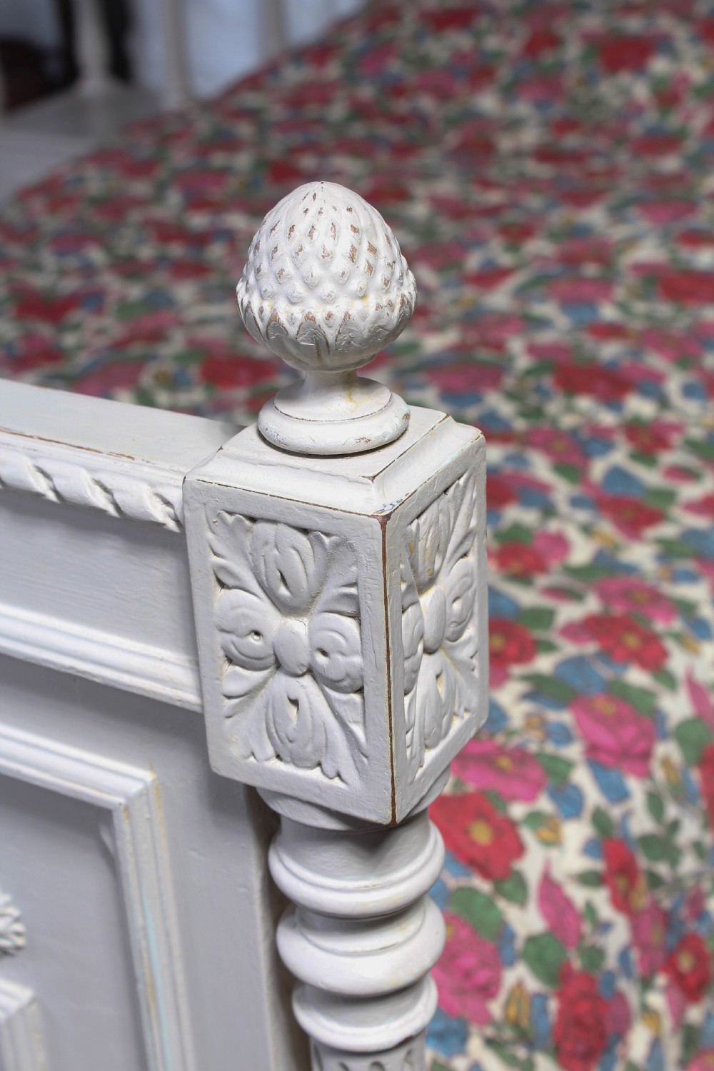 Louis XVI style painted bedroom suite with super single bed. View VI