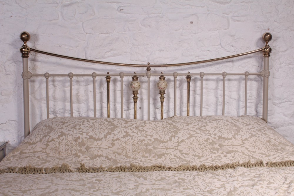 Classic Victorian dip rail bed with porcelain detail View VII