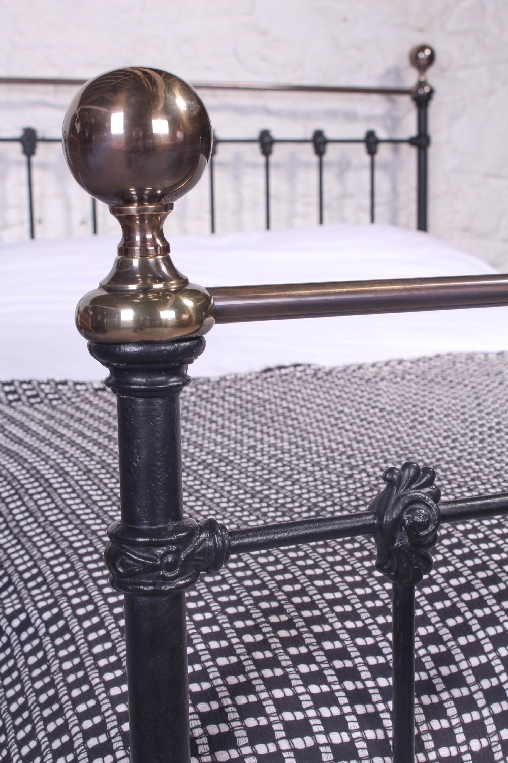 Classic Victorian king size 5Ft black and aged brass bed View II
