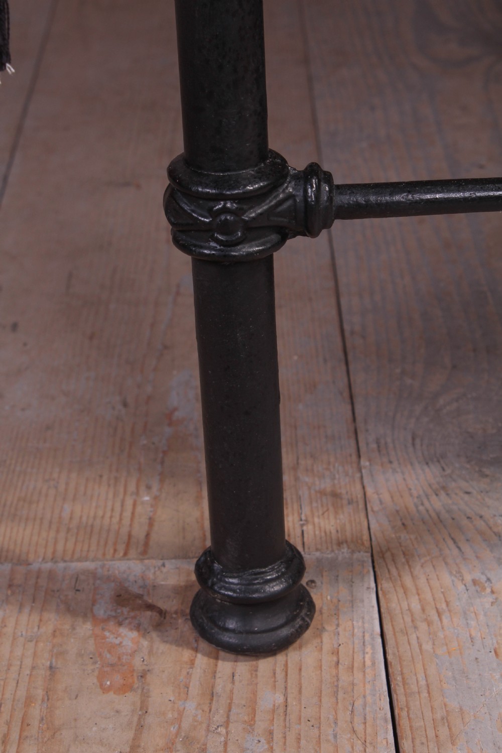 Classic Victorian king size 5Ft black and aged brass bed View VI