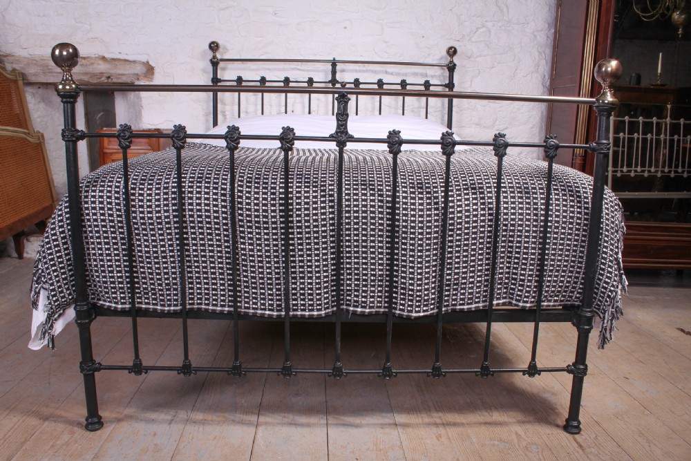 Classic Victorian king size 5Ft black and aged brass bed View VII