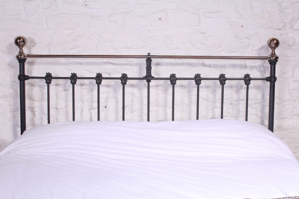 Classic Victorian king size 5Ft black and aged brass bed View VIII