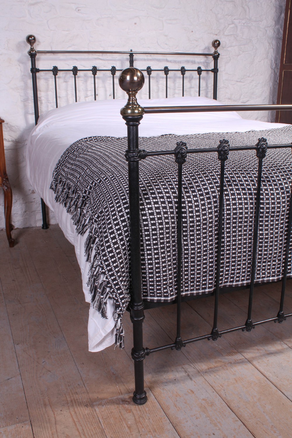 Classic Victorian king size 5Ft black and aged brass bed View IX