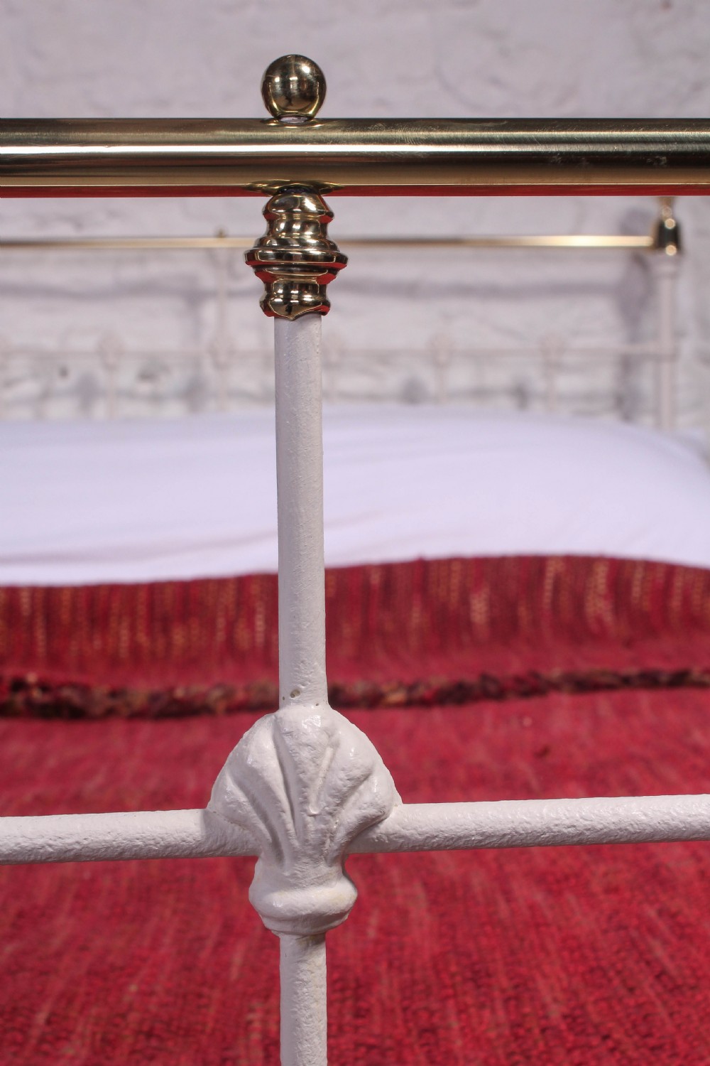 Pretty classic Victorian three quarter queens size bed View IV