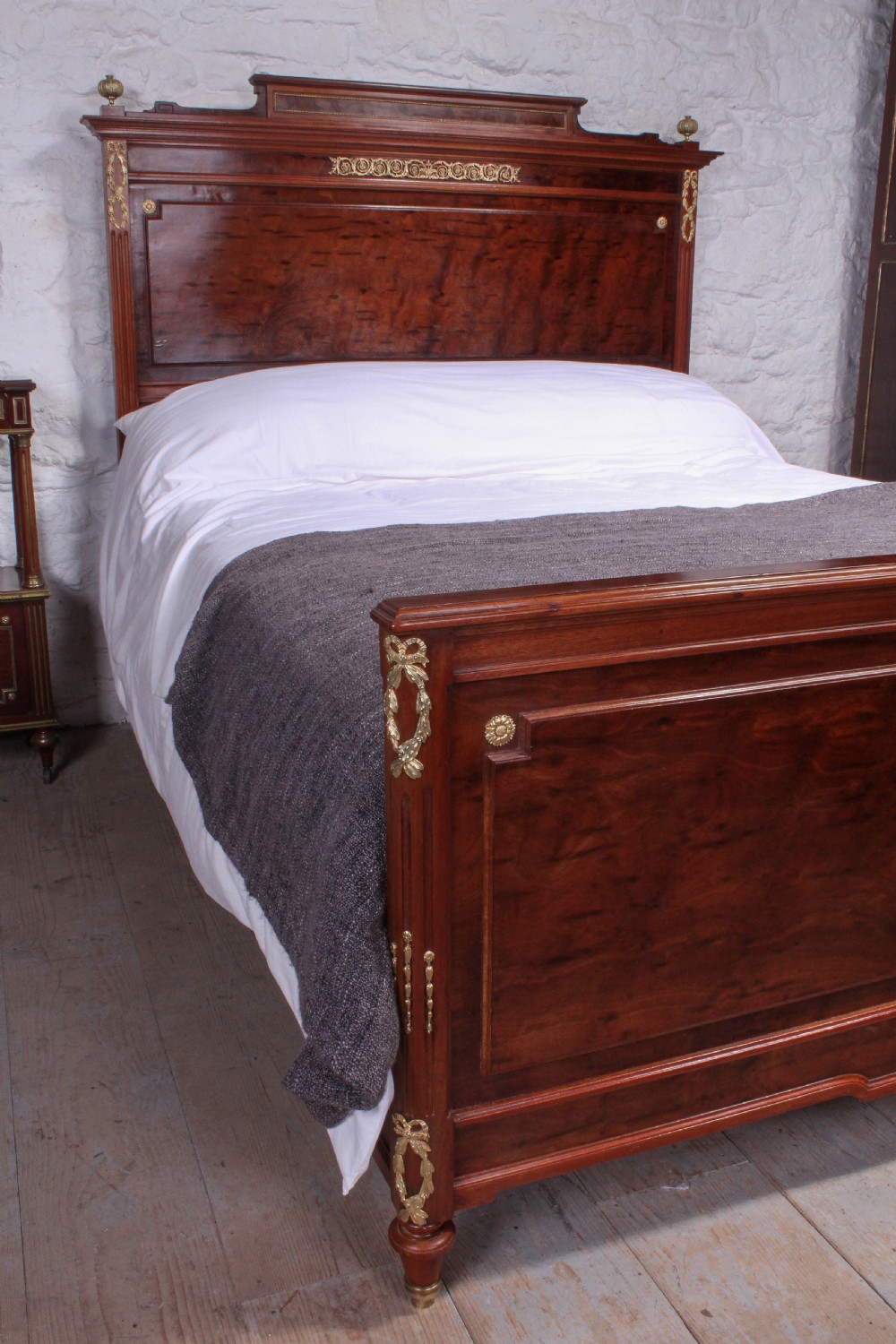 Spectacular French burr walnut king size 5Ft bed with ormalu  View VIII