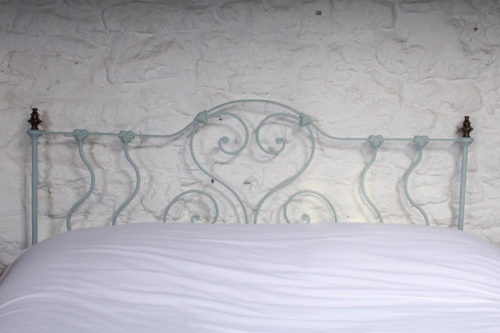 Very pretty and unusual early Victorian double bed View VI