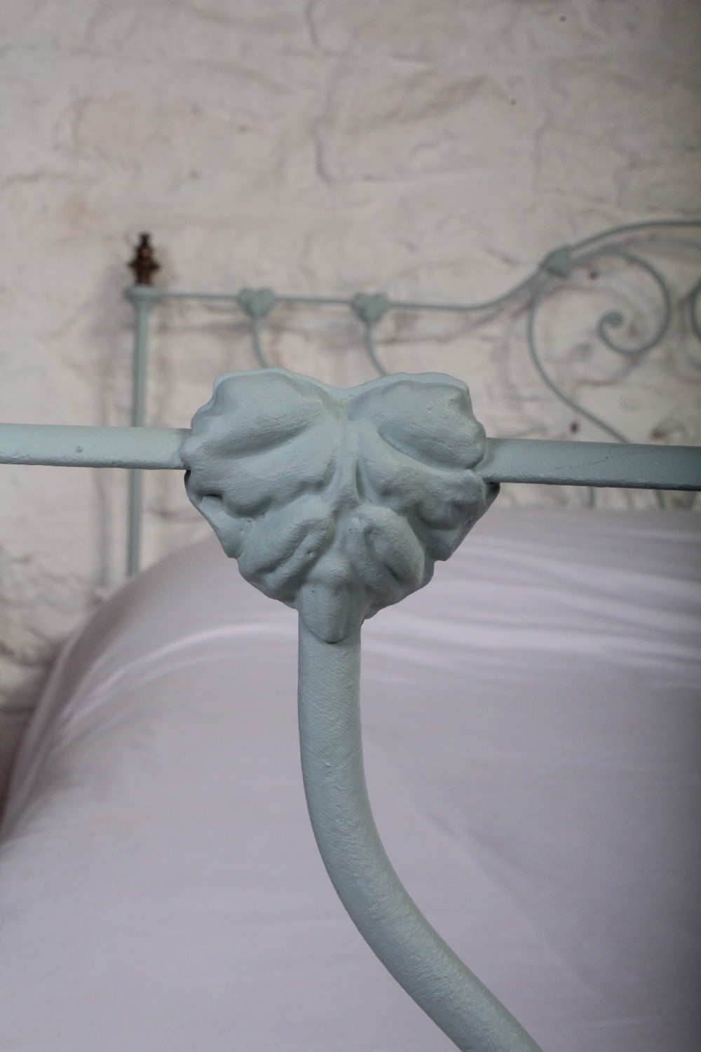 Very pretty and unusual early Victorian double bed View VIII