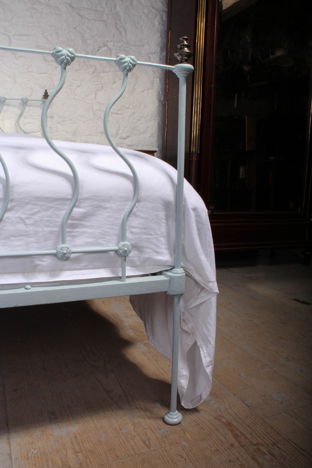 Very pretty and unusual early Victorian double bed View XIV