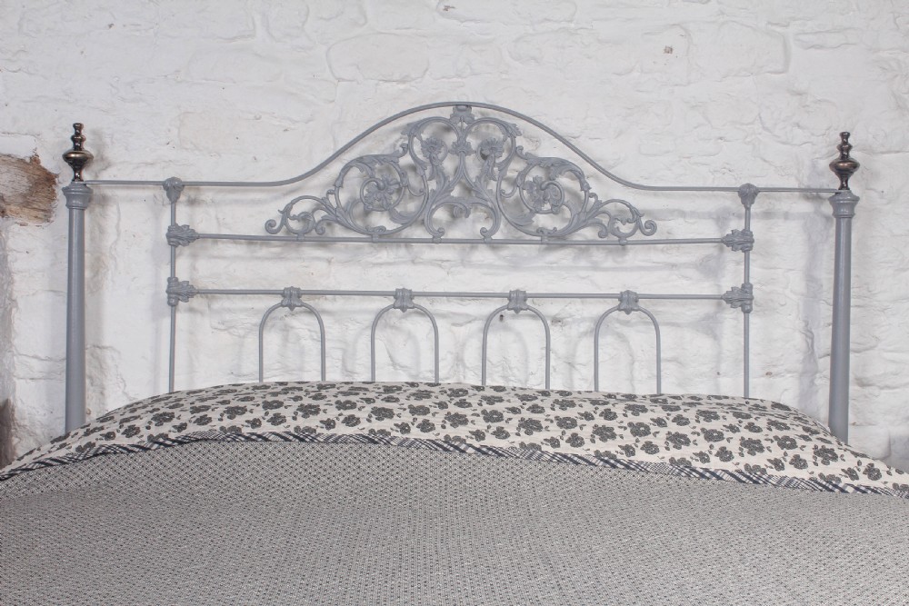 Very pretty  Winfield no end king size iron and brass bed View III