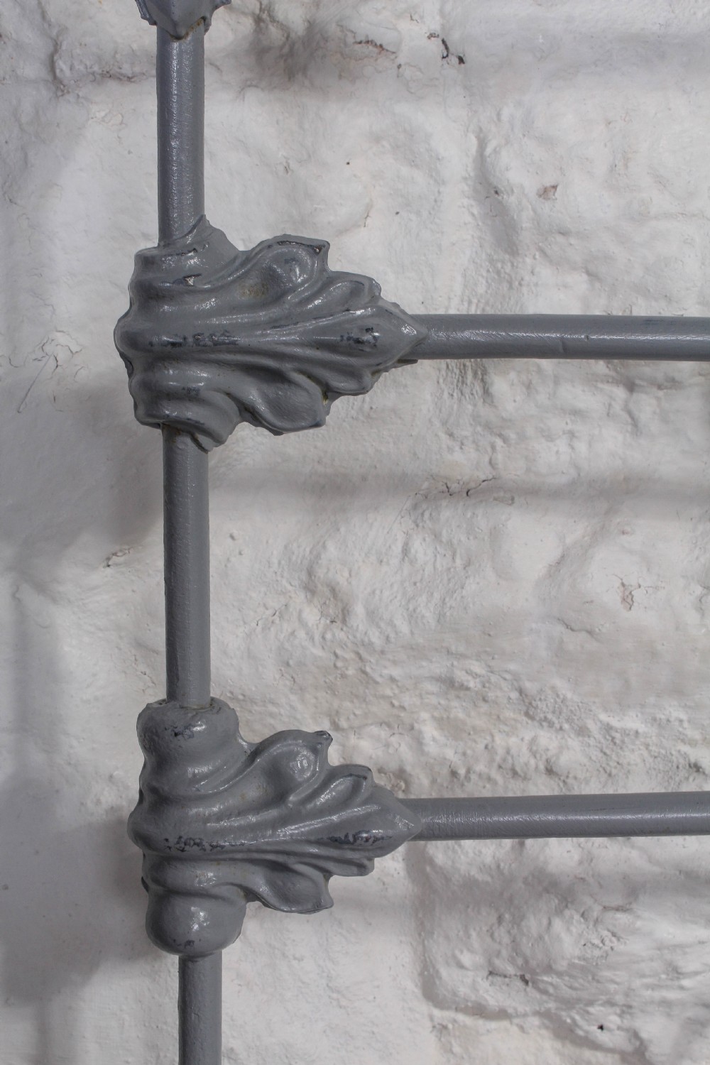 Very pretty  Winfield no end king size iron and brass bed View VI