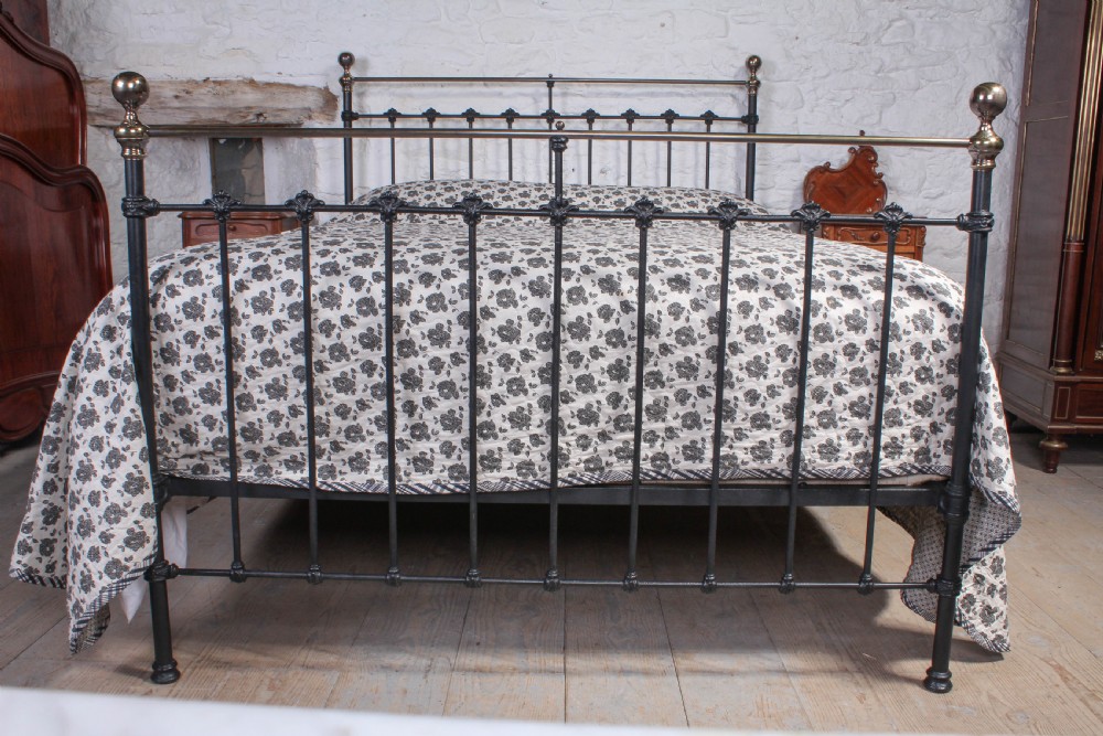 Timeless lovely Classic Victorian black and aged brass 5Ft king size bed View II