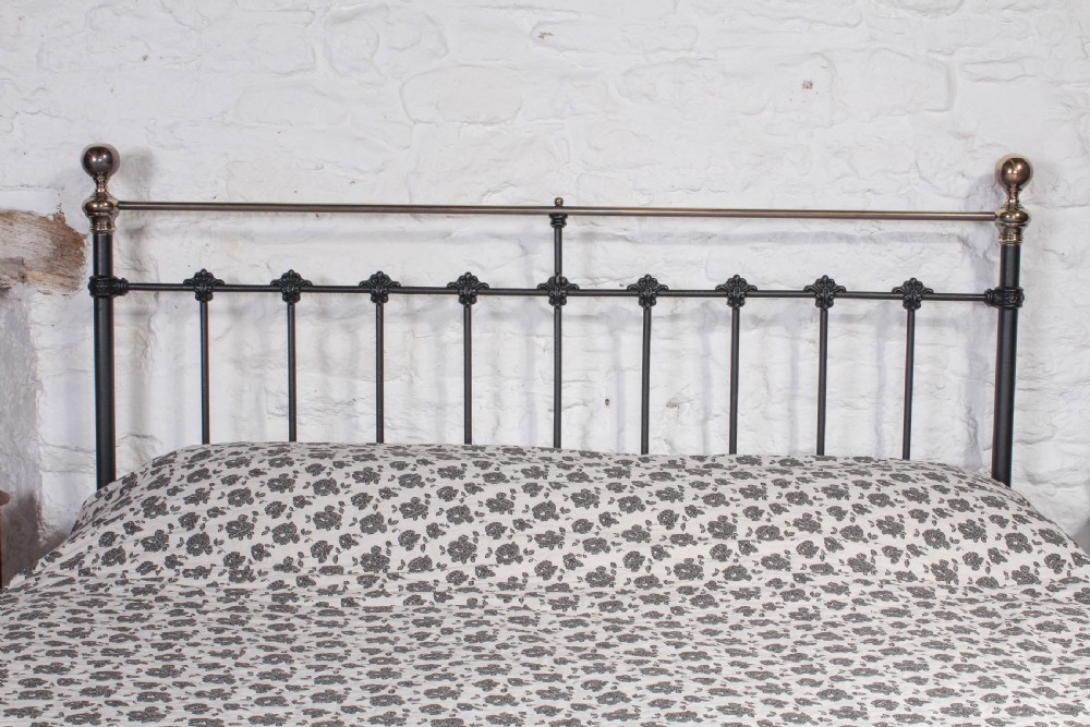 Timeless lovely Classic Victorian black and aged brass 5Ft king size bed View III
